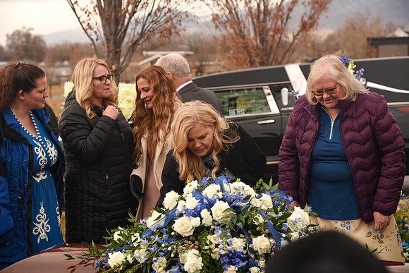 Funeral-095