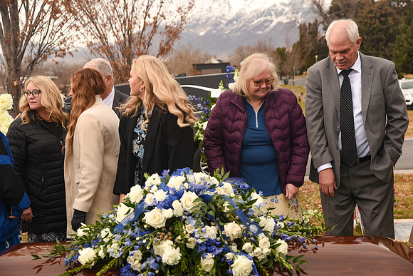 Funeral-098